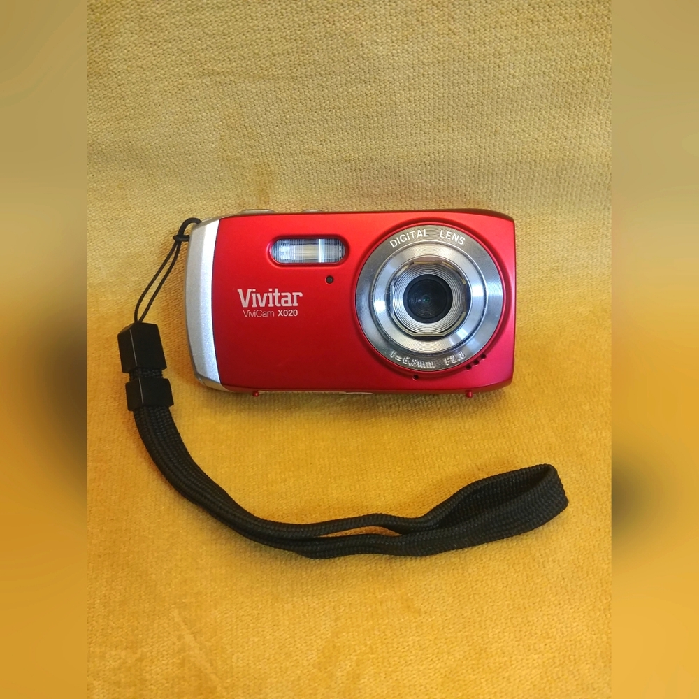 ViviCam X020 Red Vivitar Camera